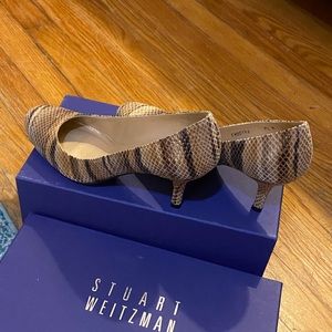 Stuart Weitzman size 7.5 embossed pumps